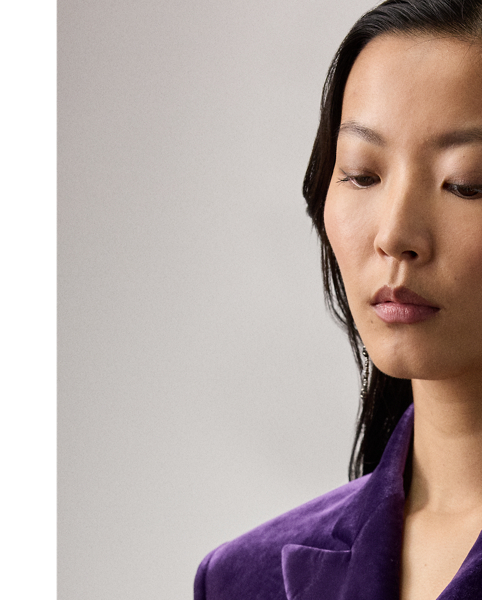 Modelled after classic menswear jackets, the Ansley is cut for a relaxed fit and features a double-breasted silhouette with genuine mother-of-pearl buttons. Crafted in Italy, this version is made with lightweight, comfort stretch velvet for a remarkable drape and a beautiful sheen.