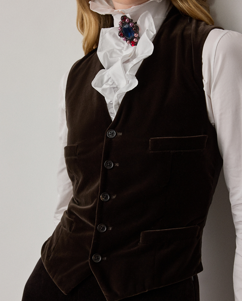 The menswear-inspired Jaiden is carefully crafted with lightweight stretch velvet for a remarkable drape. Cut for a slim fit, this waistcoat is tailored with welt pockets, slimming waist darts and an adjustable back belt.