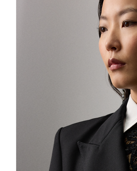 A refreshed rendition of a  Ralph Lauren Lauren icon, the Varick reimagines our signature Kent jacket with a longer, thigh-grazing length. Traditionally tailored with waist darts and shoulder pads, this double-breasted blazer is rendered in the season's classic grain de poudre fabric, which is woven with high-twist, ultrafine wool yarn that offers a clean finish and a crisp-yet-soft hand feel.