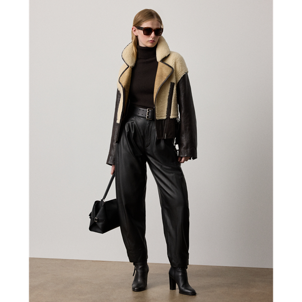 Crafted in Italy, this version of the Jeanne trouser features a supple nappa lambskin construction and a low-rise, relaxed-fitting silhouette that elegantly tapers towards the hem – a comfortable yet flattering silhouette enhanced by buttoned tabs on the ankles.