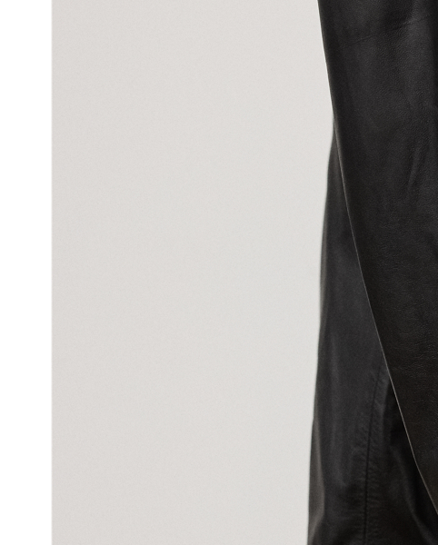 Crafted in Italy, this version of the Jeanne trouser features a supple nappa lambskin construction and a low-rise, relaxed-fitting silhouette that elegantly tapers towards the hem – a comfortable yet flattering silhouette enhanced by buttoned tabs on the ankles.