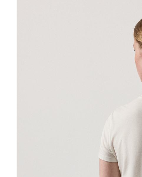 For Autumn 2025, Mr Lauren was inspired by the intricate beauty of Victorian-era designs, which is evident in the season's Autumn Polo Bear tee. Four specialised technicians created the Polo Bear patch using a mix of embroidery techniques and a collection of highly considered materials, including a rich wool blend for the coat, soft cotton-and-silk voile for the blouse, wool flannel for the trousers and dry-cleanable lambskin for the Ricky bag. Additional details, including embroidered neck lace and a special thread technique for the pinstripes and rodeo buckle, nod to the season's focus on the finer details. This T-shirt is crafted with cotton jersey and finished with " Ralph Lauren Lauren" script embroidery.