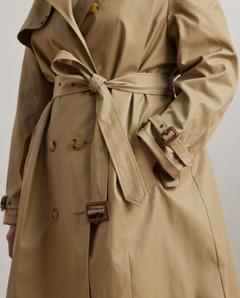 Rendered in a soft cotton blend, Lauren's take on the trench coat showcases traditional styling details, including a double-breasted silhouette and buttoned shoulder epaulets. A buckled self-belt accentuates the waist, while "Lauren Ralph Lauren Lauren"-engraved horn-effect buttons lend a signature finish.