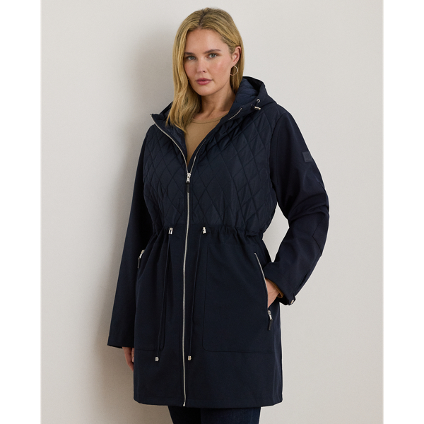 A mockneck and diamond quilting at the upper bodice lend to the modern appeal of this hooded jacket, which is lightly filled to keep you warm. An elasticised drawcord waist ensures the perfect cosy fit, while a logo patch on the sleeve adds signature style.
