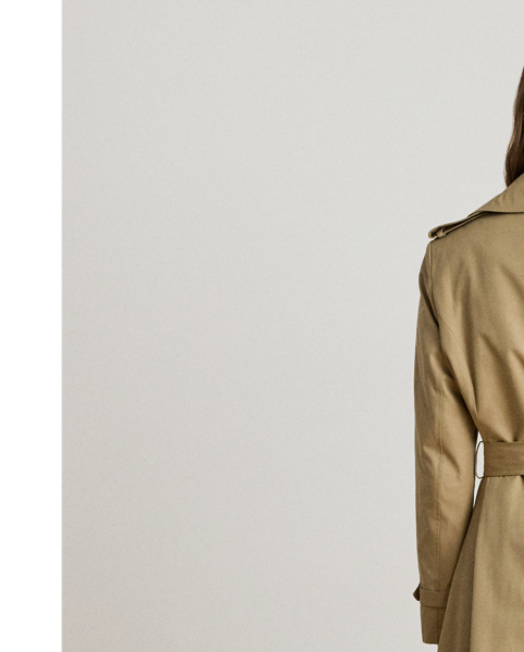 With a double-breasted silhouette, a belted waist and buttoned shoulder epaulets, this trench coat is a time-honoured wardrobe staple. “Lauren  Ralph Lauren Lauren”-engraved horn-effect buttons add signature style, while a water-resistant cotton-blend shell will keep you dry.