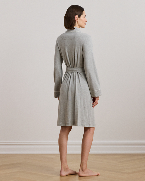 This ultrasoft robe is crafted with brushed cotton interlock and tailored with a diamond-quilted shawl collar. Contrast piping brings added sophistication, while an "LRL"-embroidered monogram on the chest pocket offers a signature Lauren Ralph Lauren Lauren finish.