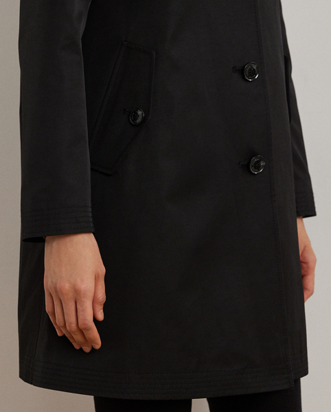 With a water-repellent cotton-blend shell and a menswear-inspired balmacaan coat silhouette, this piece seamlessly merges practical design elements with sophisticated sartorial details. A detachable hood offers versatility, while "Lauren Ralph Lauren Lauren"-engraved horn-effect buttons add a signature finish.
