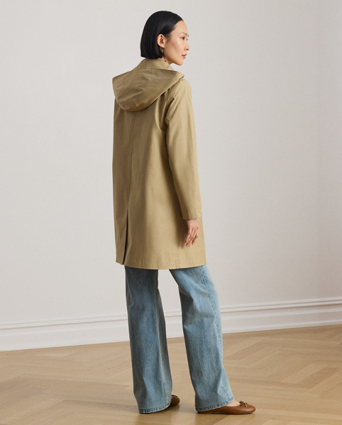 With a water-repellent cotton-blend shell and a menswear-inspired balmacaan coat silhouette, this piece seamlessly merges practical design elements with sophisticated sartorial details. A detachable hood offers versatility, while "Lauren Ralph Lauren Lauren"-engraved horn-effect buttons add a signature finish.