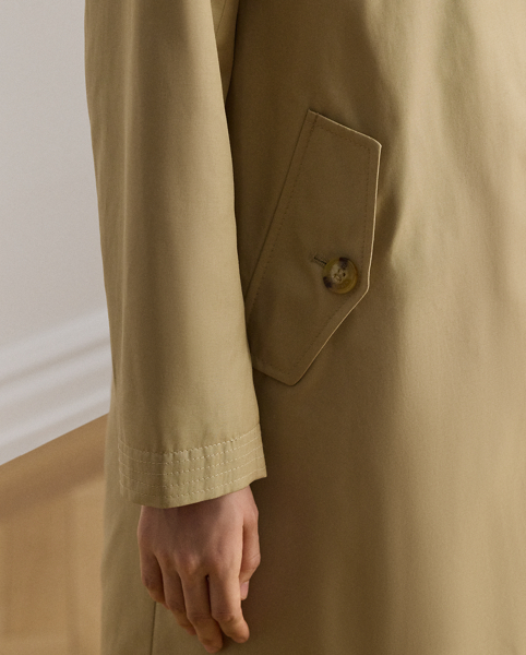 With a water-repellent cotton-blend shell and a menswear-inspired balmacaan coat silhouette, this piece seamlessly merges practical design elements with sophisticated sartorial details. A detachable hood offers versatility, while "Lauren Ralph Lauren Lauren"-engraved horn-effect buttons add a signature finish.