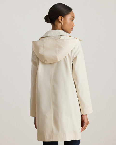 With a water-repellent cotton-blend shell and a menswear-inspired balmacaan coat silhouette, this piece seamlessly merges practical design elements with sophisticated sartorial details. A detachable hood offers versatility, while "Lauren Ralph Lauren Lauren"-engraved horn-effect buttons add a signature finish.