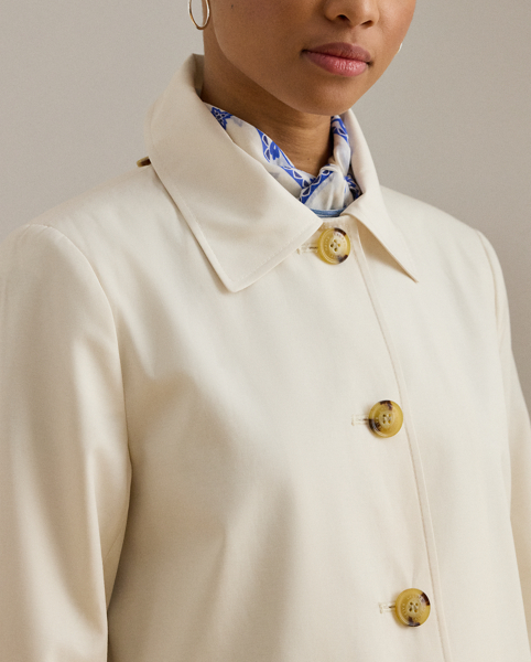 With a water-repellent cotton-blend shell and a menswear-inspired balmacaan coat silhouette, this piece seamlessly merges practical design elements with sophisticated sartorial details. A detachable hood offers versatility, while "Lauren Ralph Lauren Lauren"-engraved horn-effect buttons add a signature finish.