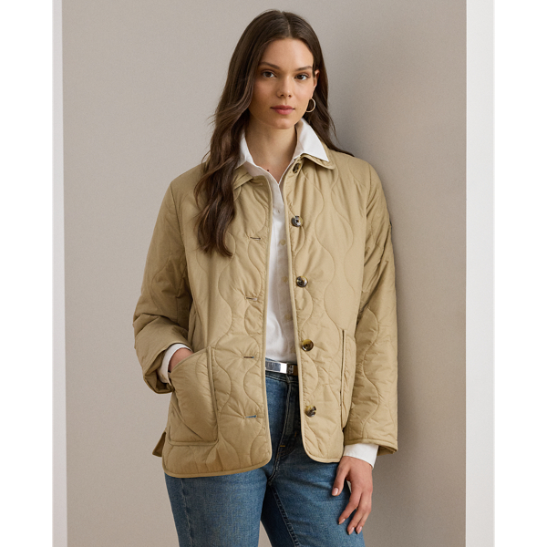With its insulated, onion-quilted silhouette and spread collar, this jacket is both a practical and sophisticated addition to your outerwear collection. "Lauren  Ralph Lauren Lauren"-engraved horn-effect buttons complete the look.