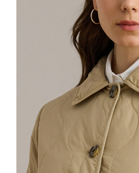 With its insulated, onion-quilted silhouette and spread collar, this jacket is both a practical and sophisticated addition to your outerwear collection. "Lauren  Ralph Lauren Lauren"-engraved horn-effect buttons complete the look.