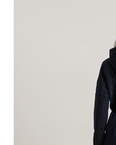 A mockneck and diamond quilting at the upper bodice lend to the modern appeal of this hooded jacket, which is lightly filled to keep you warm. An elasticised drawcord waist ensures the perfect cosy fit, while a logo patch on the sleeve adds signature style.