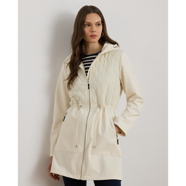 A mockneck and diamond quilting at the upper bodice lend to the modern appeal of this hooded jacket, which is lightly filled to keep you warm. An elasticised drawcord waist ensures the perfect cosy fit, while a logo patch on the sleeve adds signature style.