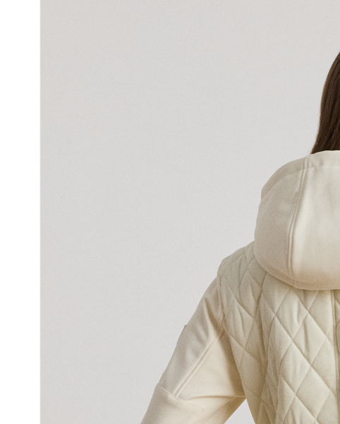 A mockneck and diamond quilting at the upper bodice lend to the modern appeal of this hooded jacket, which is lightly filled to keep you warm. An elasticised drawcord waist ensures the perfect cosy fit, while a logo patch on the sleeve adds signature style.