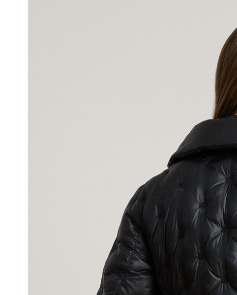 Anchored in sophisticated Lauren  Ralph Lauren Lauren style, this coat is distinguished by diamond quilting with “LRL” tufting throughout. An iridescent finish and a funnelneck add modern appeal, while its insulated puffer silhouette ensures a warm and cosy fit.