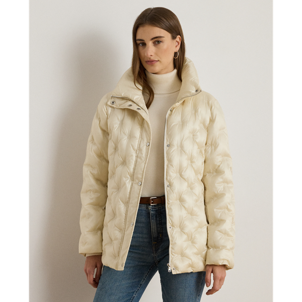 Anchored in sophisticated Lauren  Ralph Lauren Lauren style, this coat is distinguished by diamond quilting with “LRL” tufting throughout. An iridescent finish and a funnelneck add modern appeal, while its insulated puffer silhouette ensures a warm and cosy fit.
