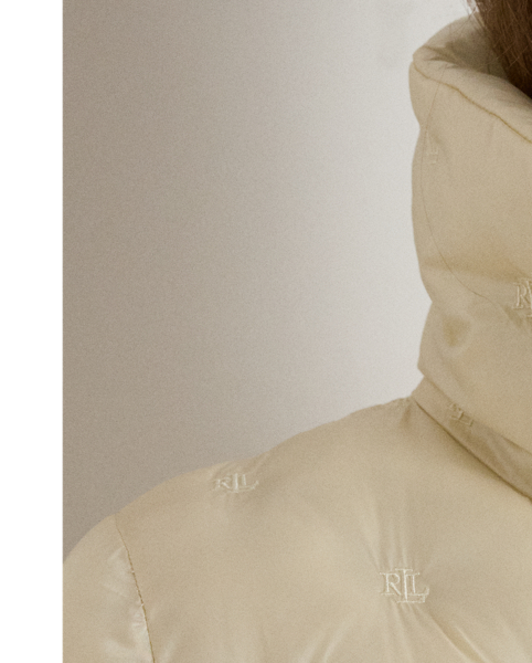 Anchored in sophisticated Lauren  Ralph Lauren Lauren style, this coat is distinguished by diamond quilting with “LRL” tufting throughout. An iridescent finish and a funnelneck add modern appeal, while its insulated puffer silhouette ensures a warm and cosy fit.