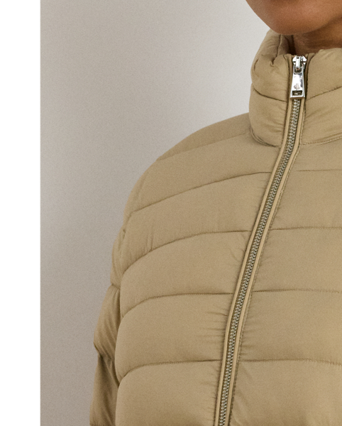 A tonal "LRL"-embroidered logo at the chest brings iconic style to this funnelneck puffer jacket, while its insulated, channel-quilted silhouette is designed to keep you warm.