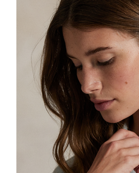 Pairing a short-sleeve shirt with elasticated shorts, this pyjama set is designed with classic piping and embroidered with our iconic Pony. Crafted for year-round versatility and comfort, its stretch cotton-blend fabric was selected for its breathability and soft hand feel, which will only increase with time.