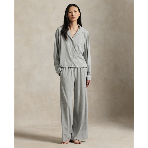 Crafted from a soft cotton blend, this pyjama set comes with a long-sleeved buttoned shirt and full-length trousers. Contrast piped trim and  Ralph Lauren Lauren's signature embroidered Pony complete this classic look.