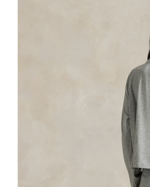 Crafted from a soft cotton blend, this pyjama set comes with a long-sleeved buttoned shirt and full-length trousers. Contrast piped trim and  Ralph Lauren Lauren's signature embroidered Pony complete this classic look.