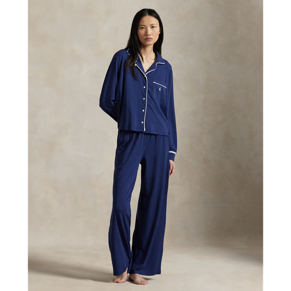 Crafted from a soft cotton blend, this pyjama set comes with a long-sleeved buttoned shirt and full-length trousers. Contrast piped trim and  Ralph Lauren Lauren's signature embroidered Pony complete this classic look.