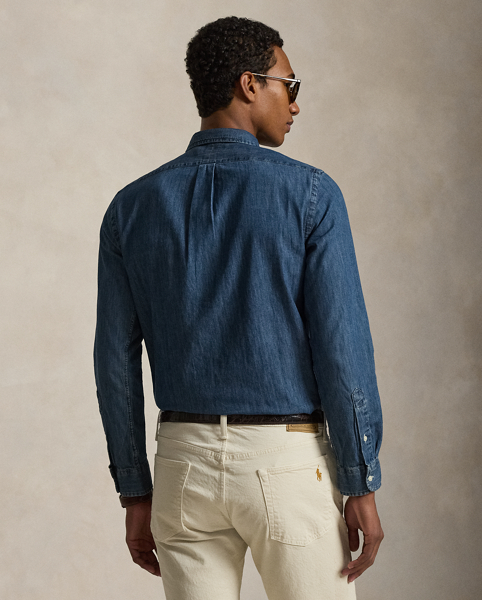The oxford shirt made its debut at the beginning of the Ralph Lauren Lauren brand, and since then it has solidified its status as a pillar of the Polo look. Today, Mr Lauren continues to design countless variations of his iconic shirt, including this trim version that is finished with our signature Pony.