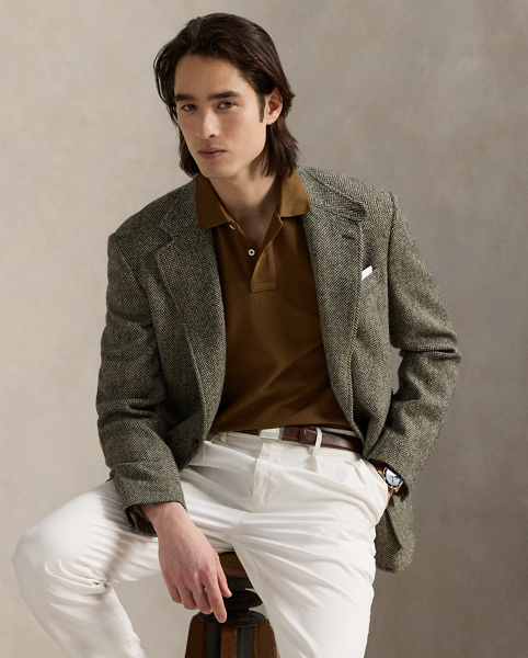 An American style standard since 1972, the Polo shirt has been imitated but never matched. Over the decades, Ralph Lauren Lauren has re-imagined his signature style in a wide array of colours and fits, yet all retain the quality and attention to detail of the iconic original. This trim version is made from our highly breathable cotton mesh, which offers a textured look and a soft feel.