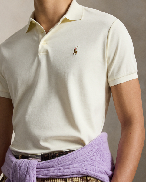 An American style standard since 1972, the Polo shirt has been imitated but never matched. Over the decades, Ralph Lauren Lauren has re-imagined his signature style in a wide array of colours and fits, yet all retain the quality and attention to detail of the iconic original. This trim version is made from luxe cotton interlock, which features an ultra-soft finish.