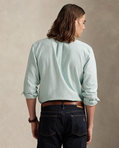 The oxford shirt made its debut at the beginning of the Ralph Lauren Lauren brand, and since then, it has solidified its status as a pillar of the Polo look. Today, Mr Lauren continues to design countless variations of his iconic shirt, including this trim version, which is finished with our signature Pony.