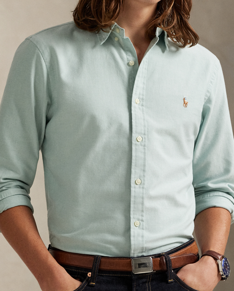 The oxford shirt made its debut at the beginning of the Ralph Lauren Lauren brand, and since then, it has solidified its status as a pillar of the Polo look. Today, Mr Lauren continues to design countless variations of his iconic shirt, including this trim version, which is finished with our signature Pony.