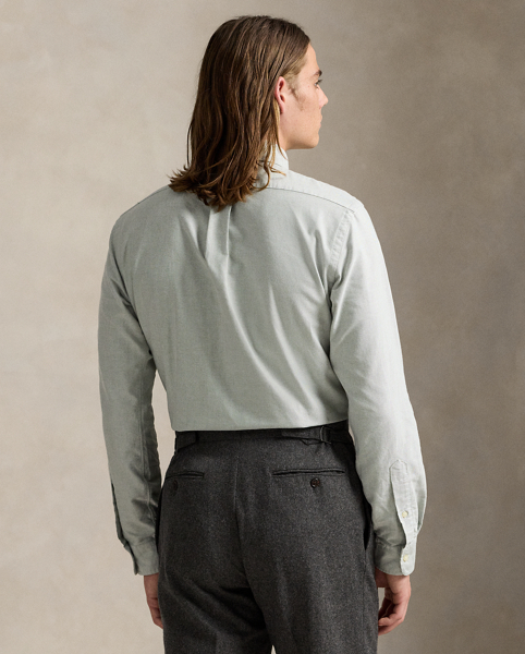 The oxford shirt made its debut at the beginning of the Ralph Lauren Lauren brand, and since then, it has solidified its status as a pillar of the Polo look. Today, Mr Lauren continues to design countless variations of his iconic shirt, including this trim version, which is finished with our signature Pony.