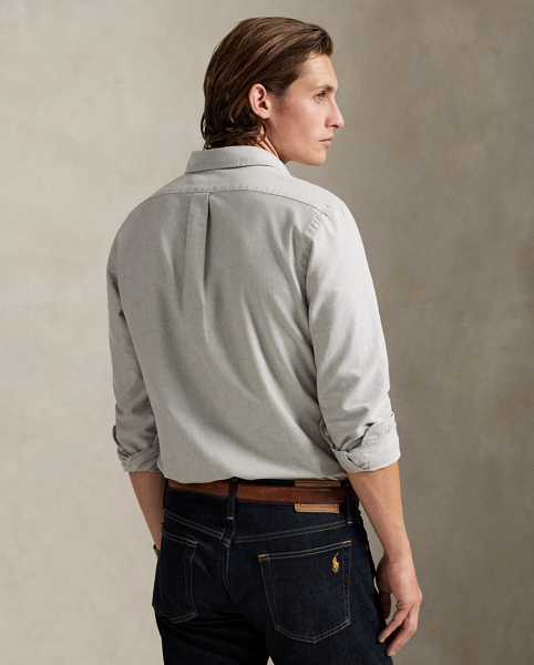 The oxford shirt made its debut at the beginning of the Ralph Lauren Lauren brand, and since then, it has solidified its status as a pillar of the Polo look. Today, Mr Lauren continues to design countless variations of his iconic shirt, including this trim version, which is finished with our signature Pony.