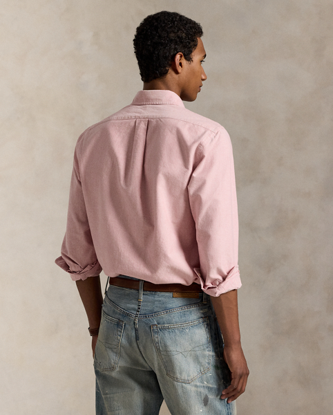 The oxford shirt made its debut at the beginning of the Ralph Lauren Lauren brand, and since then it has solidified its status as a pillar of the Polo look. Today, Mr. Lauren continues to design countless variations of his iconic shirt, including this trim version that is finished with our multicoloured signature Pony.