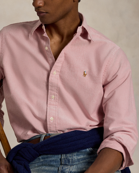 The oxford shirt made its debut at the beginning of the Ralph Lauren Lauren brand, and since then it has solidified its status as a pillar of the Polo look. Today, Mr. Lauren continues to design countless variations of his iconic shirt, including this trim version that is finished with our multicoloured signature Pony.