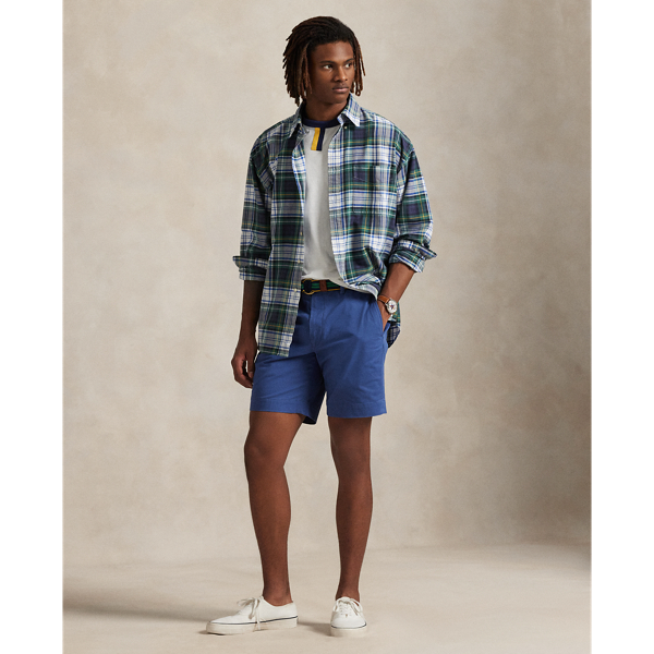 Extra stretch makes these straight-fitting chino shorts even more comfortable to wear.