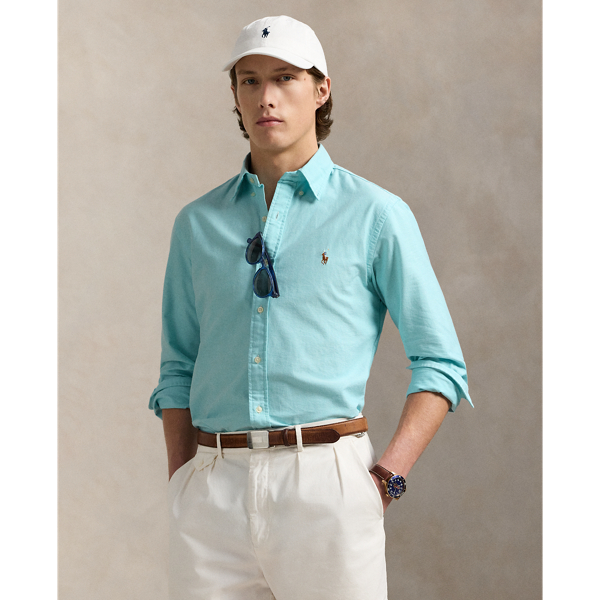 The oxford shirt made its debut very early in  Ralph Lauren Lauren’s designs, and since then, it has solidified its status as a pillar of the Polo look. Our fabric is developed with a secret wash, giving it instant character, ease and a heathered softness – what we refer to as "the perfect rumple". The formula is so unique that it's been kept in a safe for more than three decades. Today, Mr Lauren continues to create countless variations of his iconic shirt, including this Custom Fit version, which is embroidered with our multicoloured signature Pony.