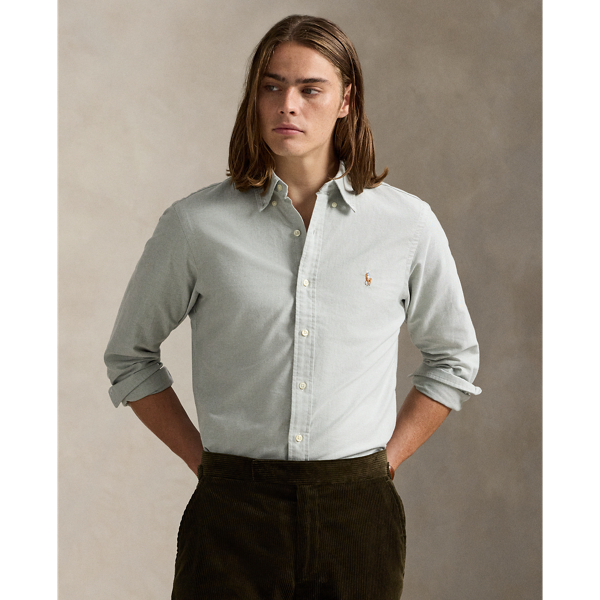 The oxford shirt made its debut very early in  Ralph Lauren Lauren’s designs, and since then, it has solidified its status as a pillar of the Polo look. Our fabric is developed with a secret wash, giving it instant character, ease and a heathered softness – what we refer to as "the perfect rumple". The formula is so unique that it's been kept in a safe for more than three decades. Today, Mr Lauren continues to create countless variations of his iconic shirt, including this Custom Fit version, which is embroidered with our multicoloured signature Pony.