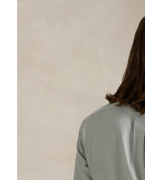 The oxford shirt made its debut very early in  Ralph Lauren Lauren’s designs, and since then, it has solidified its status as a pillar of the Polo look. Our fabric is developed with a secret wash, giving it instant character, ease and a heathered softness – what we refer to as "the perfect rumple". The formula is so unique that it's been kept in a safe for more than three decades. Today, Mr Lauren continues to create countless variations of his iconic shirt, including this Custom Fit version, which is embroidered with our multicoloured signature Pony.