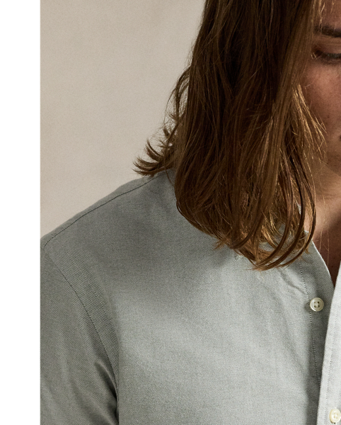 The oxford shirt made its debut very early in  Ralph Lauren Lauren’s designs, and since then, it has solidified its status as a pillar of the Polo look. Our fabric is developed with a secret wash, giving it instant character, ease and a heathered softness – what we refer to as "the perfect rumple". The formula is so unique that it's been kept in a safe for more than three decades. Today, Mr Lauren continues to create countless variations of his iconic shirt, including this Custom Fit version, which is embroidered with our multicoloured signature Pony.