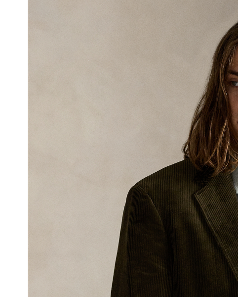 The oxford shirt made its debut very early in  Ralph Lauren Lauren’s designs, and since then, it has solidified its status as a pillar of the Polo look. Our fabric is developed with a secret wash, giving it instant character, ease and a heathered softness – what we refer to as "the perfect rumple". The formula is so unique that it's been kept in a safe for more than three decades. Today, Mr Lauren continues to create countless variations of his iconic shirt, including this Custom Fit version, which is embroidered with our multicoloured signature Pony.