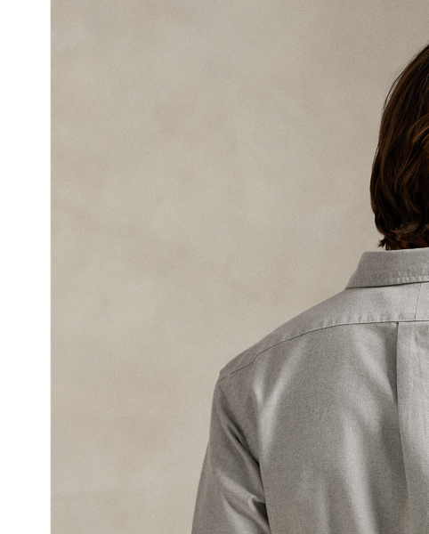 The oxford shirt made its debut very early in  Ralph Lauren Lauren’s designs, and since then, it has solidified its status as a pillar of the Polo look. Our fabric is developed with a secret wash, giving it instant character, ease and a heathered softness – what we refer to as "the perfect rumple". The formula is so unique that it's been kept in a safe for more than three decades. Today, Mr Lauren continues to create countless variations of his iconic shirt, including this Custom Fit version, which is embroidered with our multicoloured signature Pony.