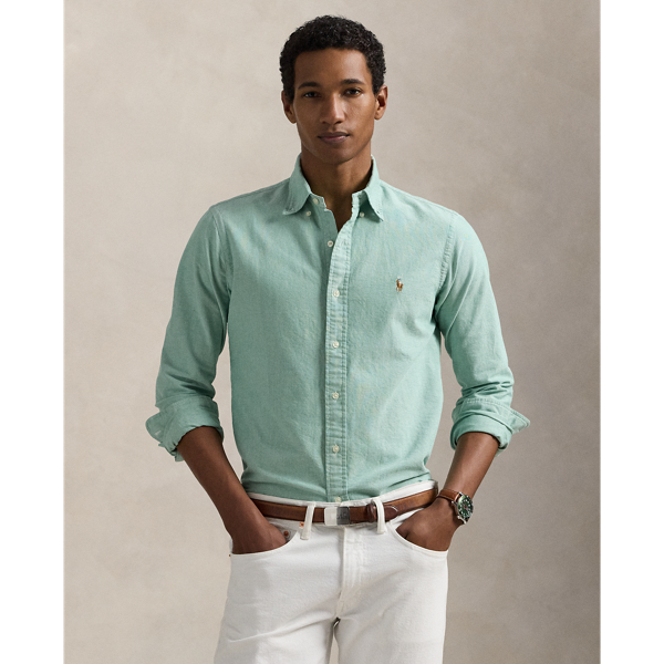 The oxford shirt made its debut very early in  Ralph Lauren Lauren’s designs, and since then, it has solidified its status as a pillar of the Polo look. Our fabric is developed with a secret wash, giving it instant character, ease and a heathered softness – what we refer to as "the perfect rumple". The formula is so unique that it's been kept in a safe for more than three decades. Today, Mr Lauren continues to create countless variations of his iconic shirt, including this Custom Fit version, which is embroidered with our multicoloured signature Pony.