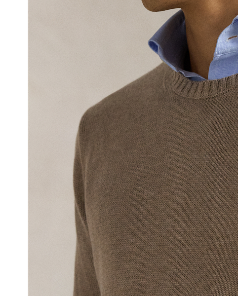 This crewneck jumper will keep you comfortably warm thanks to its soft, breathable cotton.