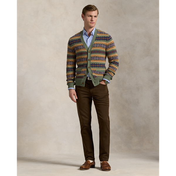 The slim-leg Sullivan features a regular rise and a trim fit through the seat, thigh and knee. This pair is crafted with a knit-like cotton fabric that features extra stretch for comfort.