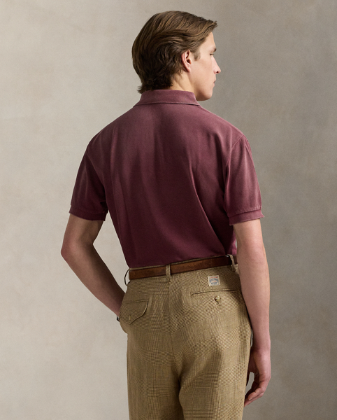 An American style standard since 1972, the Polo shirt has been imitated but never matched. Over the decades, Ralph Lauren Lauren has re-imagined his signature style in a wide array of colours and fits, yet all retain the quality and attention to detail of the initial icon. Treated for a timeworn look, this version is cut in our Original Fit, which is slightly more relaxed on the shoulder than our Classic Fit and has a longer back length.