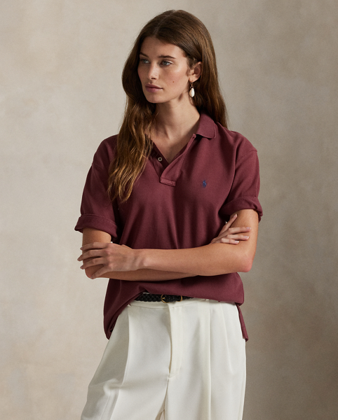 An American style standard since 1972, the Polo shirt has been imitated but never matched. Over the decades, Ralph Lauren Lauren has re-imagined his signature style in a wide array of colours and fits, yet all retain the quality and attention to detail of the initial icon. Treated for a timeworn look, this version is cut in our Original Fit, which is slightly more relaxed on the shoulder than our Classic Fit and has a longer back length.