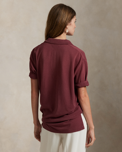 An American style standard since 1972, the Polo shirt has been imitated but never matched. Over the decades, Ralph Lauren Lauren has re-imagined his signature style in a wide array of colours and fits, yet all retain the quality and attention to detail of the initial icon. Treated for a timeworn look, this version is cut in our Original Fit, which is slightly more relaxed on the shoulder than our Classic Fit and has a longer back length.